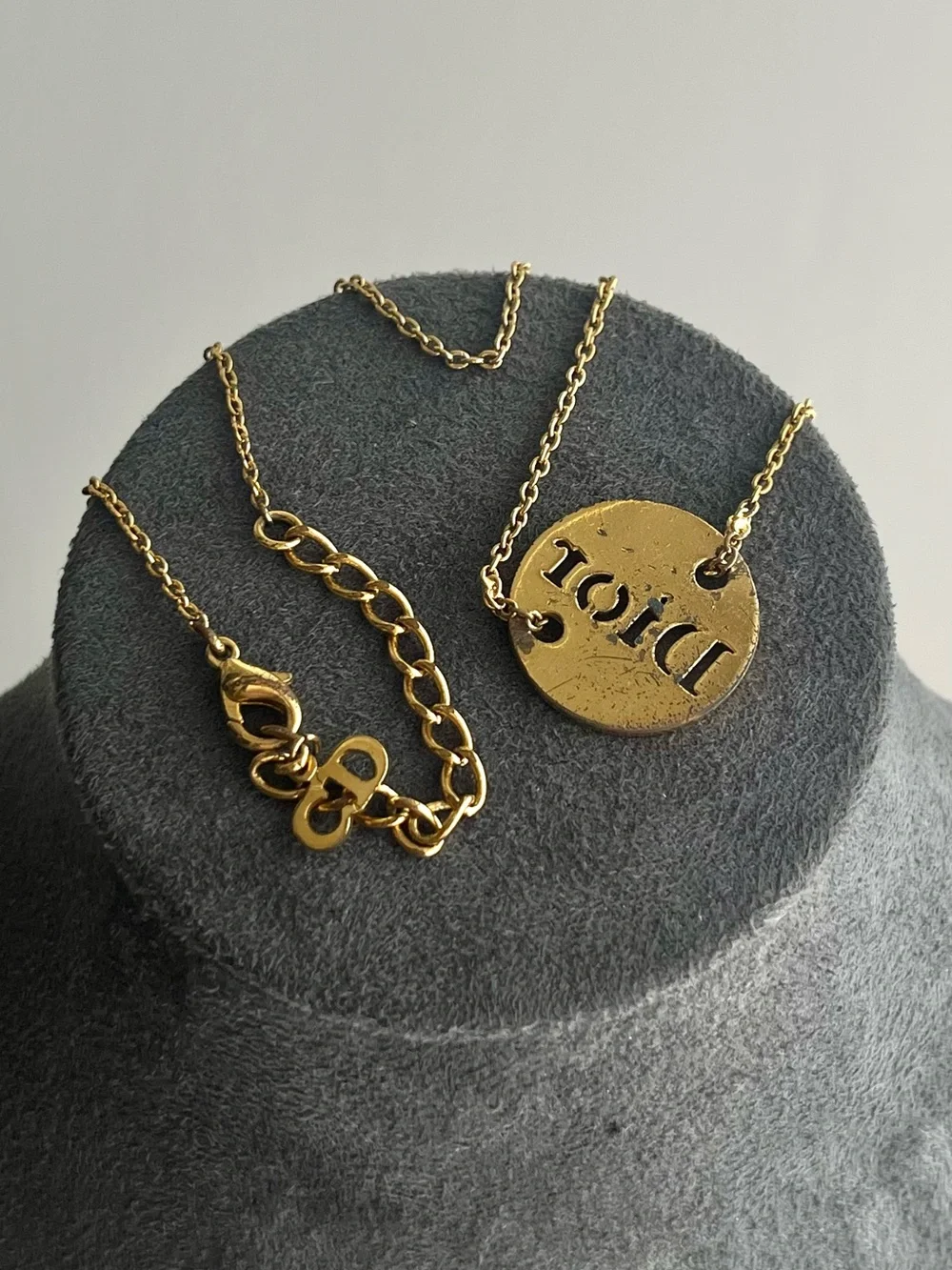 Authentic Vintage Dior Classic Logo Round Medallion Gold Thin Chain Necklace - Picture 7 of 7